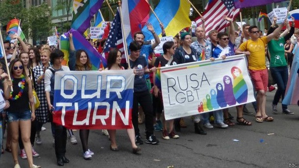 Русские геи выступили на параде в Нью-Йорке. Видео
