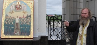 В России священник освятил авиабазу иконой Сталина. Фото