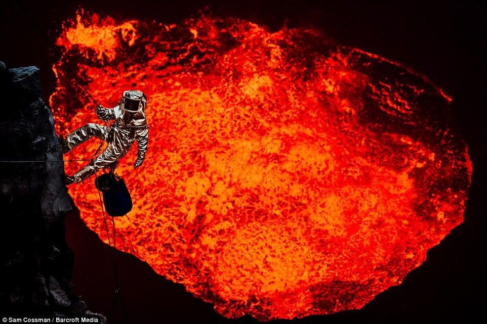 Кинорежиссер снял свое путешествие в кипящее жерло вулкана. Видео