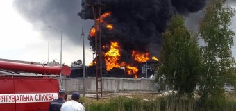 На нефтебазе под Киевом произошла очередная серия взрывов. Видео