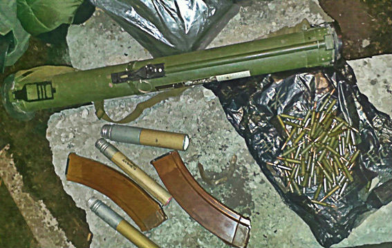 В Мариуполе в мусорном баке обнаружен гранатомет. Фото