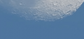 Рекордный оптический зум показал Луну вблизи. Видео