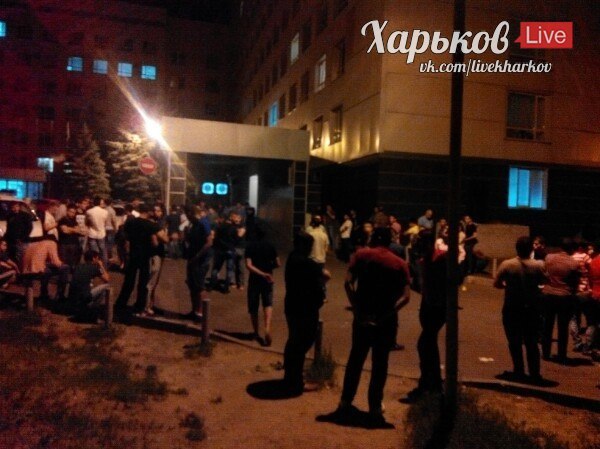 Возле студгородка в Харькове 40 неизвестных устроили резню. Видео
