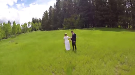 Видео неудачной съемки трогательного свадебного момента «взорвало» сеть