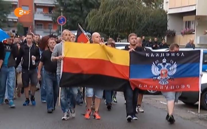 Немецкие неонацисты вышли на митинг с флагом боевиков «ДНР». Видео