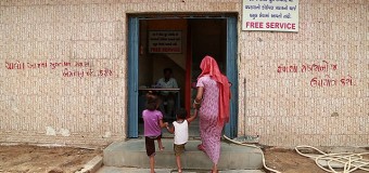 В Индии платят рупию за посещение туалетов. Видео