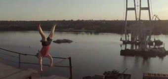 В Запорожье спортсмен выполнил опасные трюки на недостроенном мосту. Видео