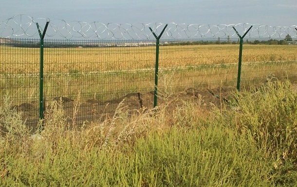 Россия установила забор на границе с ЛНР. Фото