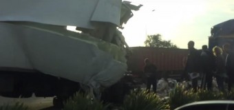 Под Одессой грузовик влетел в зерновоз и остался без кабины. Видео