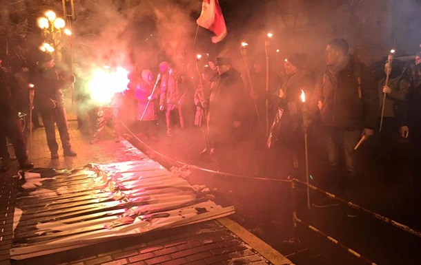 В Киеве ночью прошло факельное шествие. Фото