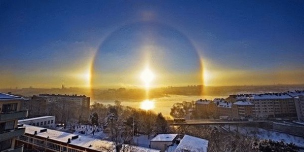 В небе одновременно появилось три солнца. Фото