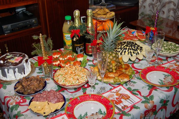 Хит сети: итальянцы в шоке от новогодней еды в России. Видео