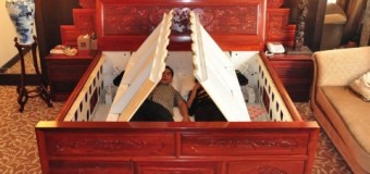 Необычная кровать превращается в убежище во время землетрясения. Видео