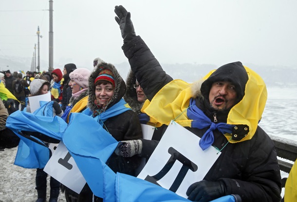 Киевляне образовали живую цепь на День Соборности. Видео