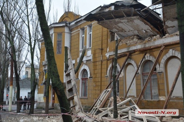 ЧП в Николаеве: обрушилось здание школы. Фото
