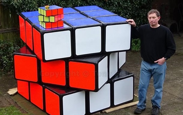 Британец создал самый большой кубик Рубика. Видео