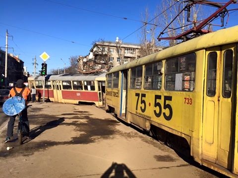 В Харькове трамвай сошел с рельсов. Фото
