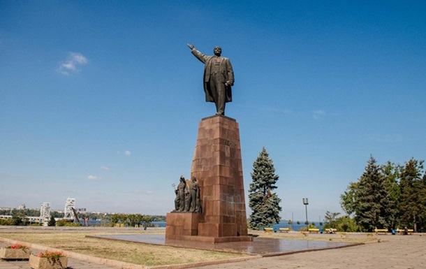 В Запорожье снесут три памятника. Фото