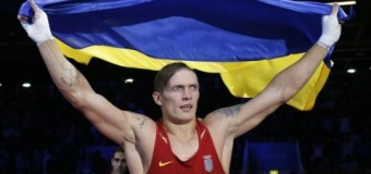 Из-за травмы украинский боксер не выйдет на ринг против Симмонса