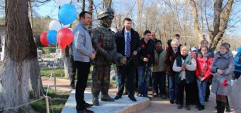 В сети иронично высмеяли памятник «Вежливым людям». Фото