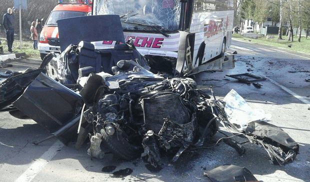 На Волыни четверо человек погибли при столкновении автобуса и BMW. Фото