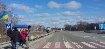 В Сумской области активисты устроили блокаду фурам из РФ