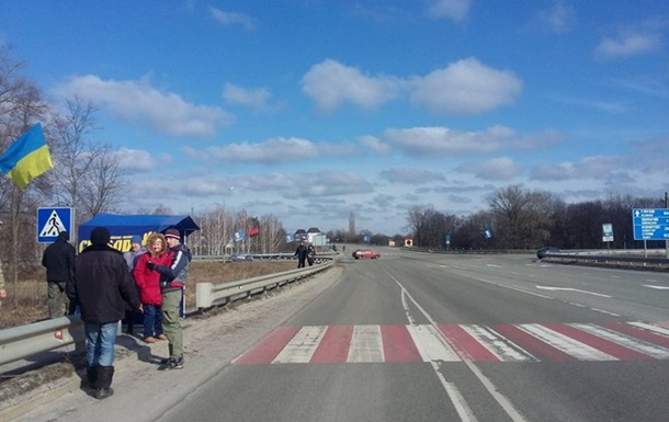 В Сумской области активисты устроили блокаду фурам из РФ