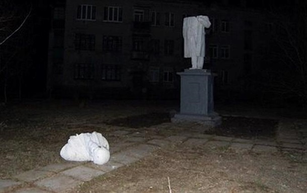 В Харьковской области снесли два памятника
