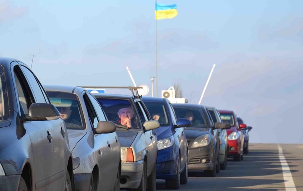 На КПП в Донбассе стоит в очереди полтысячи авто