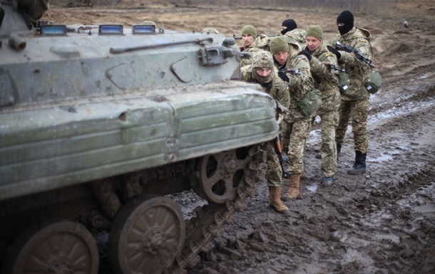 В Авдеевке на мине подорвалось авто с военными: есть погибшие