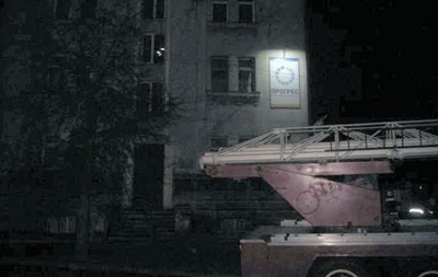 В Ровно сожгли офисы партий. Фото