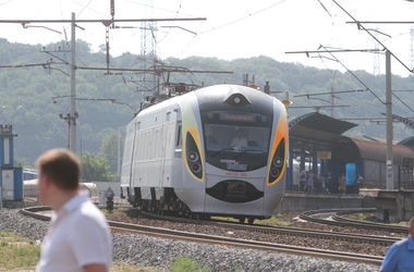 В Киевской области поезд переехал любителя острых ощущений