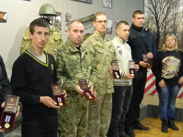 Запорожские бойцы получили медали «Защитнику Отечества». Фото