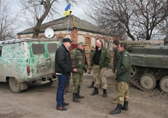Харьковчане передали бойцам продукты и вещи