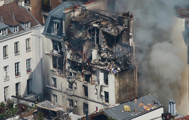 В результате мощного взрыва в центре Парижа пострадали 17 человек. Фото
