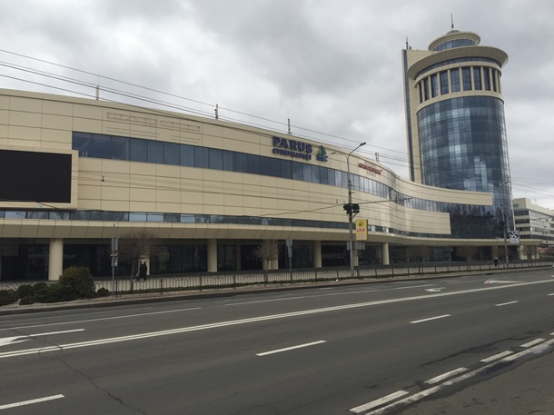 В Донецке открыли крупный торговый центр. Видео