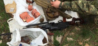 В Донбассе обнаружили тайник с оружием. Фото