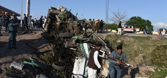 Теракт в Афганистане: террорист-смертник протаранил автобус с военными. Фото
