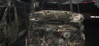 На киевской автостоянке сгорели два автомобиля