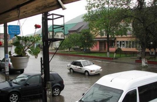 В одном из закарпатских городов произошло наводнение. Фото