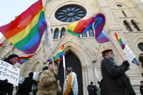 В Шотландии священники могут создавать однополые браки