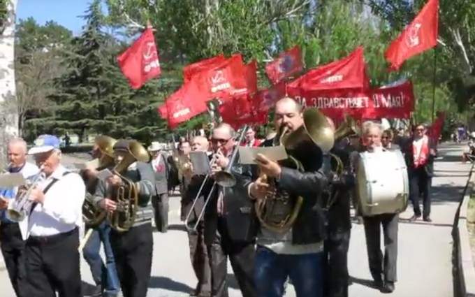 Хит сети: коммунисты-оккупанты похоронили «первомай» в Крыму. Видео