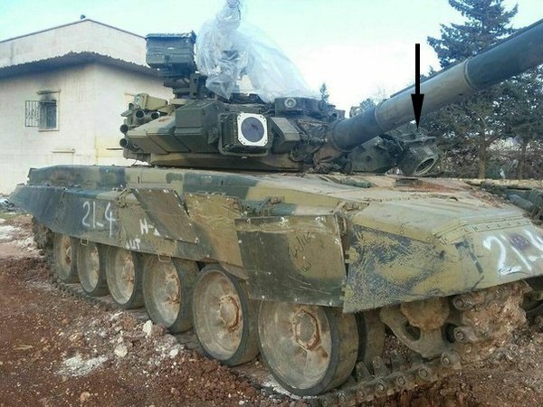 В Сирии в российский танк Т-90 попала американская ракета TOW. Видео