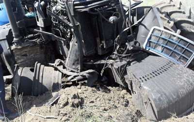 На Донбассе подорвался трактор