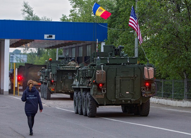 В Кишинев прибыла американская военная техника. Видео