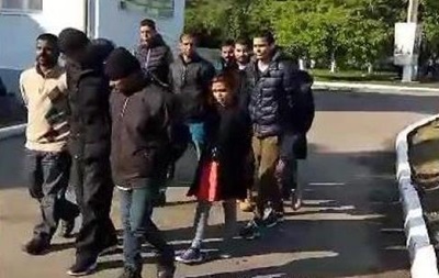 Пограничники задержали на границе с Венгрией 11 нелегалов. Видео