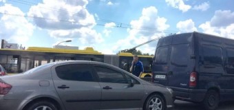 В Киеве на мосту произошло масштабное ДТП: столкнулось шесть авто. Фото