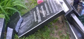 Памятник участнику АТО повалил пьяный полтавчанин