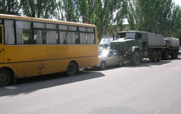 В Николаеве военный грузовик попал в ДТП. Фото