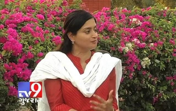 Индийская депутат провалилась «сквозь землю» во время интервью. Видео